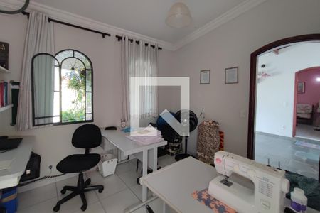 Casa à venda com 140m², 5 quartos e 4 vagasEscritório