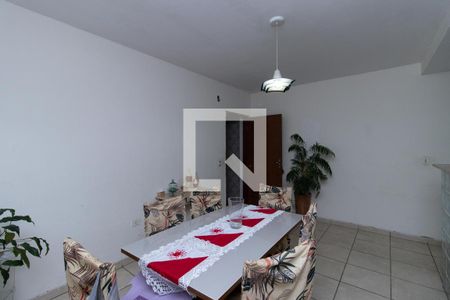 Casa à venda com 210m², 3 quartos e 2 vagas Casa à venda com 210m², 3 quartos e 2 vagasCopa