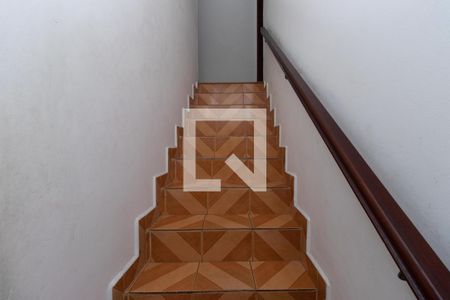 Casa à venda com 210m², 3 quartos e 2 vagas Casa à venda com 210m², 3 quartos e 2 vagasEscada