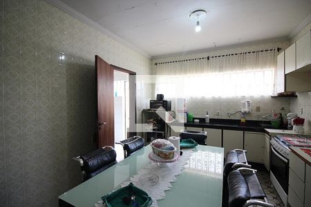 Casa à venda com 260m², 2 quartos e 2 vagasCozinha