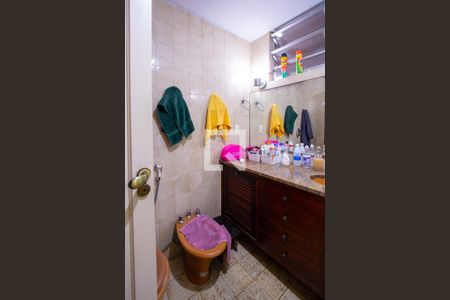 Apartamento à venda com 132m², 3 quartos e sem vaga Apartamento à venda com 132m², 3 quartos e sem vagaBanheiro Social