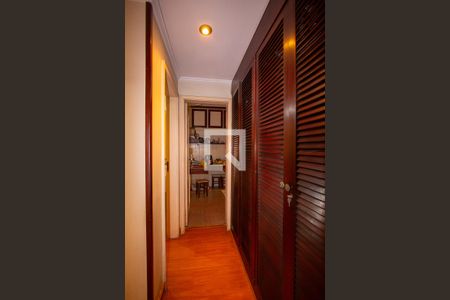 Apartamento à venda com 132m², 3 quartos e sem vaga Apartamento à venda com 132m², 3 quartos e sem vagaCorredor