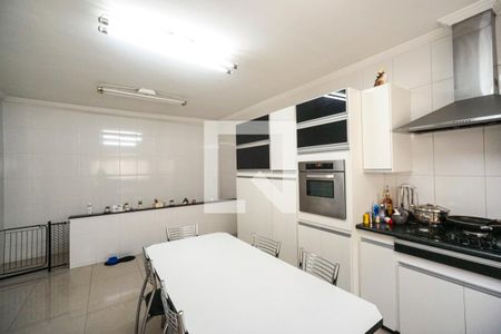 Casa à venda com 387m², 5 quartos e 4 vagas Casa à venda com 387m², 5 quartos e 4 vagasCozinha