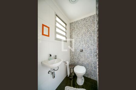 Casa à venda com 387m², 5 quartos e 4 vagas Casa à venda com 387m², 5 quartos e 4 vagasBanheiro de serviço