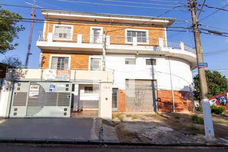 Casa à venda com 180m², 4 quartos e 4 vagasFachada