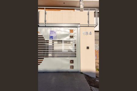 Casa à venda com 180m², 4 quartos e 4 vagasFachada