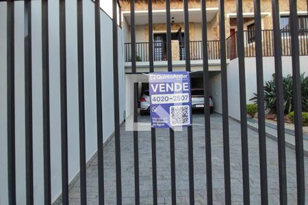 Casa à venda com 260m², 2 quartos e 4 vagasPLACA INSTALADA NA FACHADA