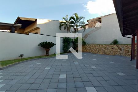 Casa à venda com 260m², 2 quartos e 4 vagasQuintal