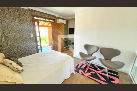 Casa à venda com 471m², 5 quartos e 4 vagas Casa à venda com 471m², 5 quartos e 4 vagasQuarto 1