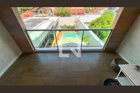 Casa à venda com 471m², 5 quartos e 4 vagas Casa à venda com 471m², 5 quartos e 4 vagasÁrea comum