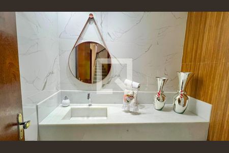 Casa à venda com 471m², 5 quartos e 4 vagas Casa à venda com 471m², 5 quartos e 4 vagasBanheiro