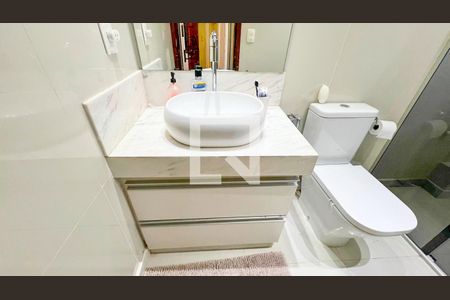 Casa à venda com 471m², 5 quartos e 4 vagas Casa à venda com 471m², 5 quartos e 4 vagasBanheiro