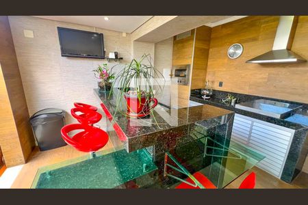 Casa à venda com 471m², 5 quartos e 4 vagas Casa à venda com 471m², 5 quartos e 4 vagasCozinha