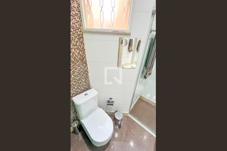 Casa à venda com 471m², 5 quartos e 4 vagas Casa à venda com 471m², 5 quartos e 4 vagasBanheiro