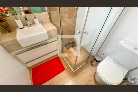 Casa à venda com 471m², 5 quartos e 4 vagas Casa à venda com 471m², 5 quartos e 4 vagasBanheiro