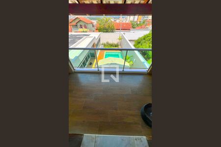 Casa à venda com 471m², 5 quartos e 4 vagas Casa à venda com 471m², 5 quartos e 4 vagasÁrea comum