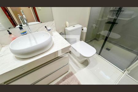 Casa à venda com 471m², 5 quartos e 4 vagas Casa à venda com 471m², 5 quartos e 4 vagasBanheiro