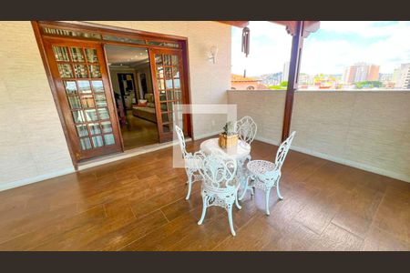 Casa à venda com 471m², 5 quartos e 4 vagas Casa à venda com 471m², 5 quartos e 4 vagasÁrea comum