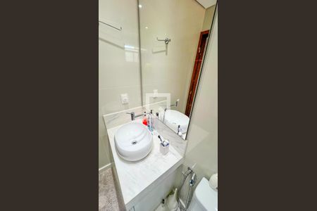 Casa à venda com 471m², 5 quartos e 4 vagas Casa à venda com 471m², 5 quartos e 4 vagasBanheiro