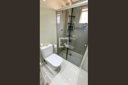 Casa à venda com 471m², 5 quartos e 4 vagas Casa à venda com 471m², 5 quartos e 4 vagasBanheiro