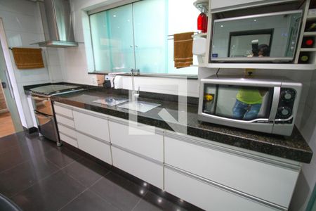 Casa à venda com 471m², 5 quartos e 4 vagas Casa à venda com 471m², 5 quartos e 4 vagasCozinha