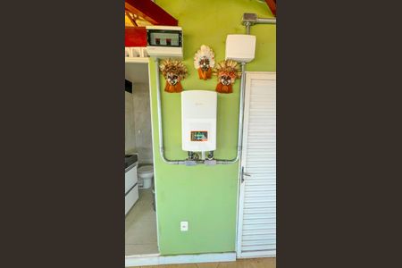 Casa à venda com 471m², 5 quartos e 4 vagas Casa à venda com 471m², 5 quartos e 4 vagasÁrea comum