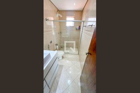 Casa à venda com 471m², 5 quartos e 4 vagas Casa à venda com 471m², 5 quartos e 4 vagasBanheiro/Quarto 5