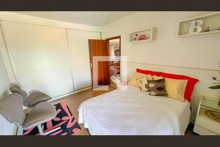 Casa à venda com 471m², 5 quartos e 4 vagas Casa à venda com 471m², 5 quartos e 4 vagasQuarto 1