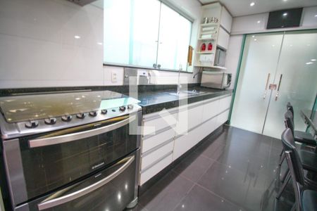 Casa à venda com 471m², 5 quartos e 4 vagas Casa à venda com 471m², 5 quartos e 4 vagasCozinha