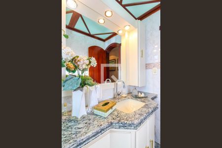 Apartamento à venda com 400m², 5 quartos e 4 vagas Apartamento à venda com 400m², 5 quartos e 4 vagasBanheiro do Quarto 2