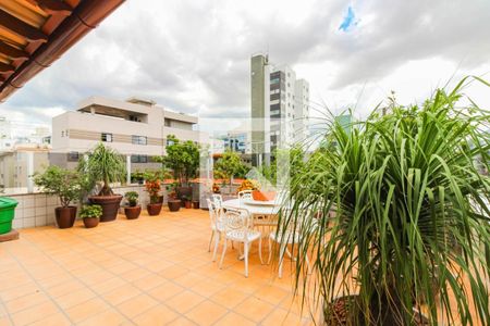 Apartamento à venda com 400m², 5 quartos e 4 vagas Apartamento à venda com 400m², 5 quartos e 4 vagasTerraço