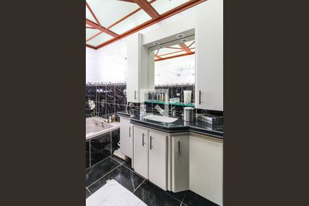 Apartamento à venda com 400m², 5 quartos e 4 vagas Apartamento à venda com 400m², 5 quartos e 4 vagasBanheiro do Quarto 4