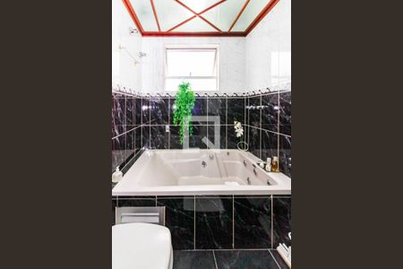 Apartamento à venda com 400m², 5 quartos e 4 vagas Apartamento à venda com 400m², 5 quartos e 4 vagasBanheiro do Quarto 4