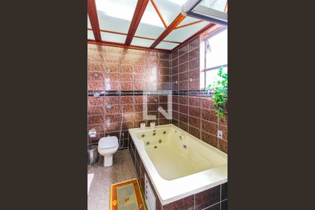 Apartamento à venda com 400m², 5 quartos e 4 vagas Apartamento à venda com 400m², 5 quartos e 4 vagasBanheiro da Área Gourmet