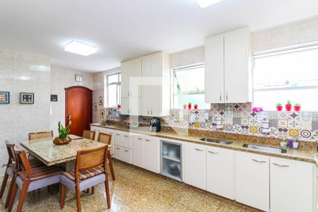 Apartamento à venda com 400m², 5 quartos e 4 vagas Apartamento à venda com 400m², 5 quartos e 4 vagasCozinha