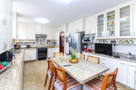 Apartamento à venda com 400m², 5 quartos e 4 vagas Apartamento à venda com 400m², 5 quartos e 4 vagasCozinha