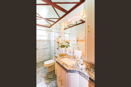 Apartamento à venda com 400m², 5 quartos e 4 vagas Apartamento à venda com 400m², 5 quartos e 4 vagasBanheiro do Quarto 2