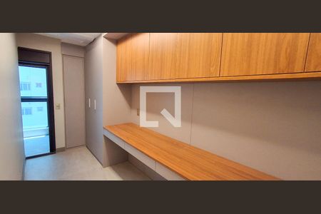 Apartamento à venda com 175m², 2 quartos e 3 vagas Apartamento à venda com 175m², 2 quartos e 3 vagasCloset