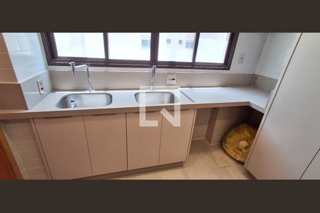 Apartamento à venda com 175m², 2 quartos e 3 vagas Apartamento à venda com 175m², 2 quartos e 3 vagasCozinha/Área de Serviço