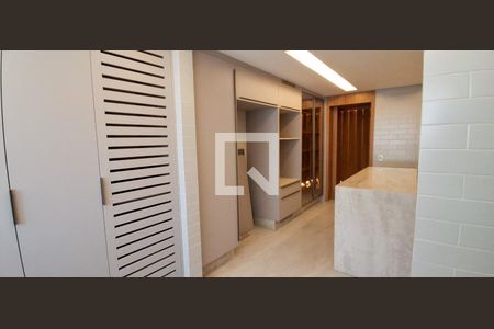 Apartamento à venda com 175m², 2 quartos e 3 vagas Apartamento à venda com 175m², 2 quartos e 3 vagasCorredor