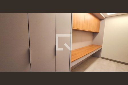 Apartamento à venda com 175m², 2 quartos e 3 vagas Apartamento à venda com 175m², 2 quartos e 3 vagasCloset