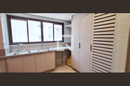 Apartamento à venda com 175m², 2 quartos e 3 vagas Apartamento à venda com 175m², 2 quartos e 3 vagasCozinha/Área de Serviço