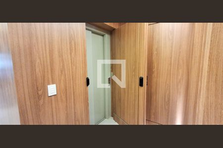 Apartamento à venda com 175m², 2 quartos e 3 vagas Apartamento à venda com 175m², 2 quartos e 3 vagasCorredor