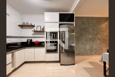 Casa à venda com 156m², 3 quartos e 3 vagas Casa à venda com 156m², 3 quartos e 3 vagasCozinha