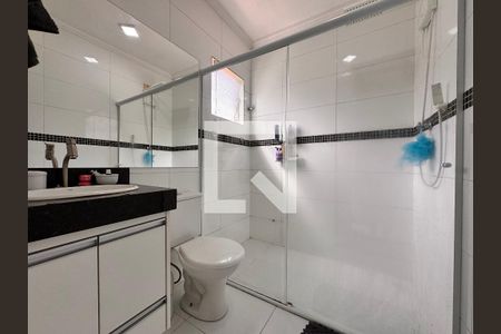 Casa à venda com 156m², 3 quartos e 3 vagas Casa à venda com 156m², 3 quartos e 3 vagasBanheiro da Suíte