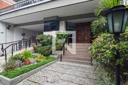 Apartamento à venda com 180m², 4 quartos e 1 vaga Apartamento à venda com 180m², 4 quartos e 1 vagaFachada