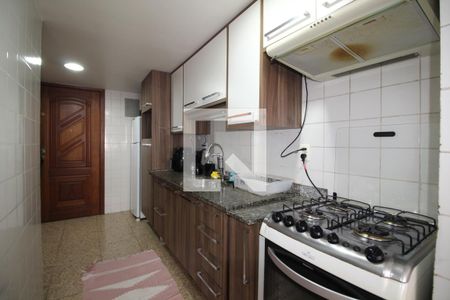 Apartamento à venda com 115m², 4 quartos e 2 vagasCozinha