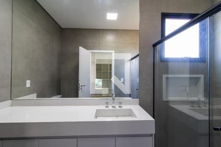 Casa de condomínio à venda com 580m², 5 quartos e 7 vagasBanheiro do Quarto 1