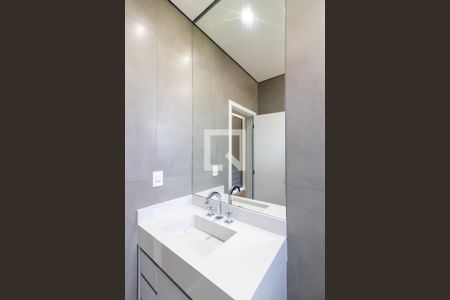 Casa de condomínio à venda com 580m², 5 quartos e 7 vagasBanheiro do Quarto 2