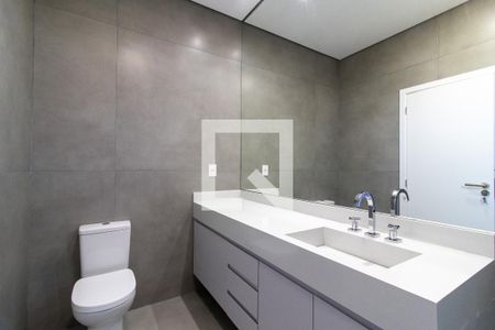 Casa de condomínio à venda com 580m², 5 quartos e 7 vagasBanheiro do Quarto 1